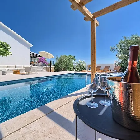 Porto Manera, Summer House Sevid Villa