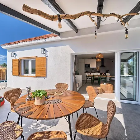 Porto Manera, Summer House Sevid *