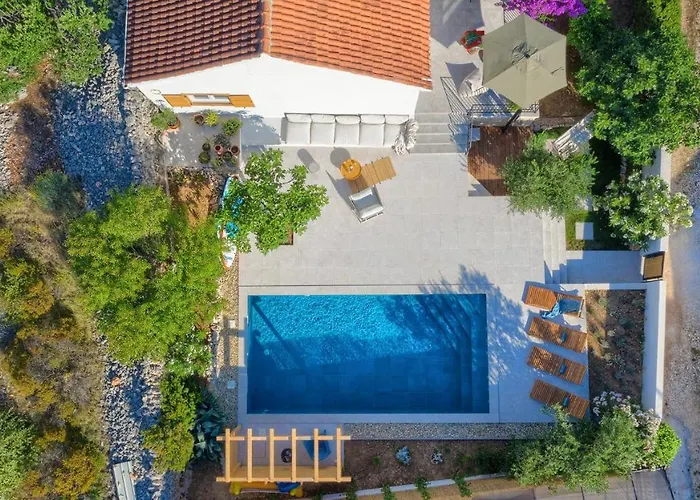 Porto Manera, Summer House Sevid *