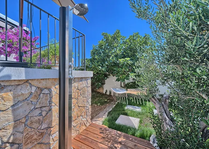 Porto Manera, Summer House Sevid *